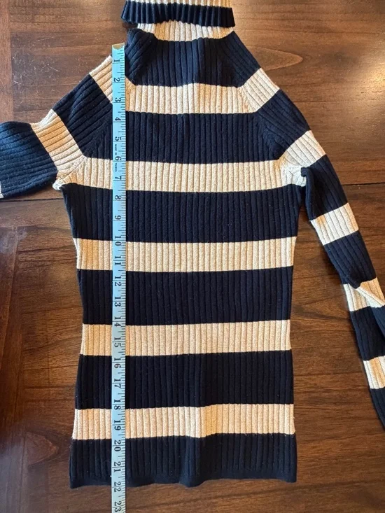 International Concepts Black & Gold striped ribbed turtleneck sweater, Size Med - Picture 9 of 9